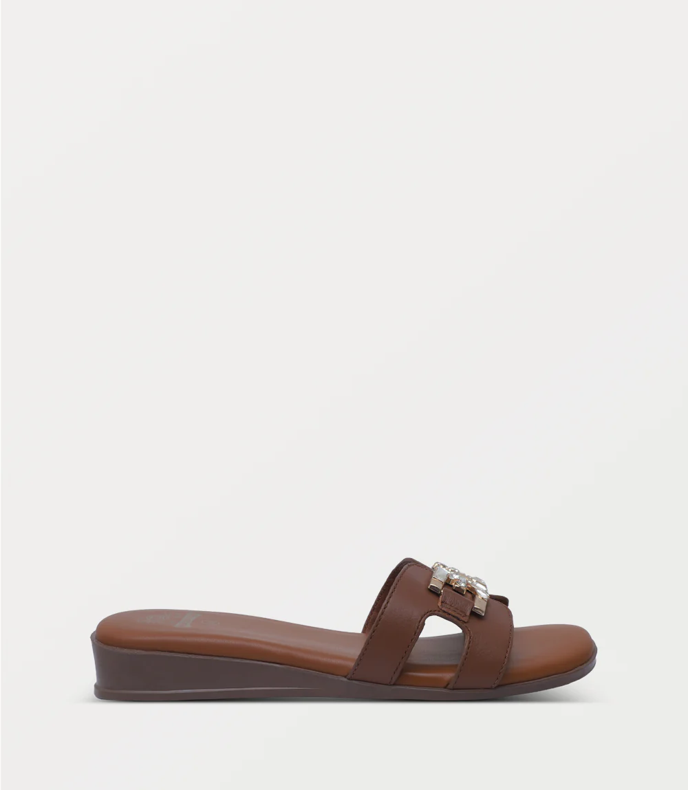 Women Comfort Slipper-TAN